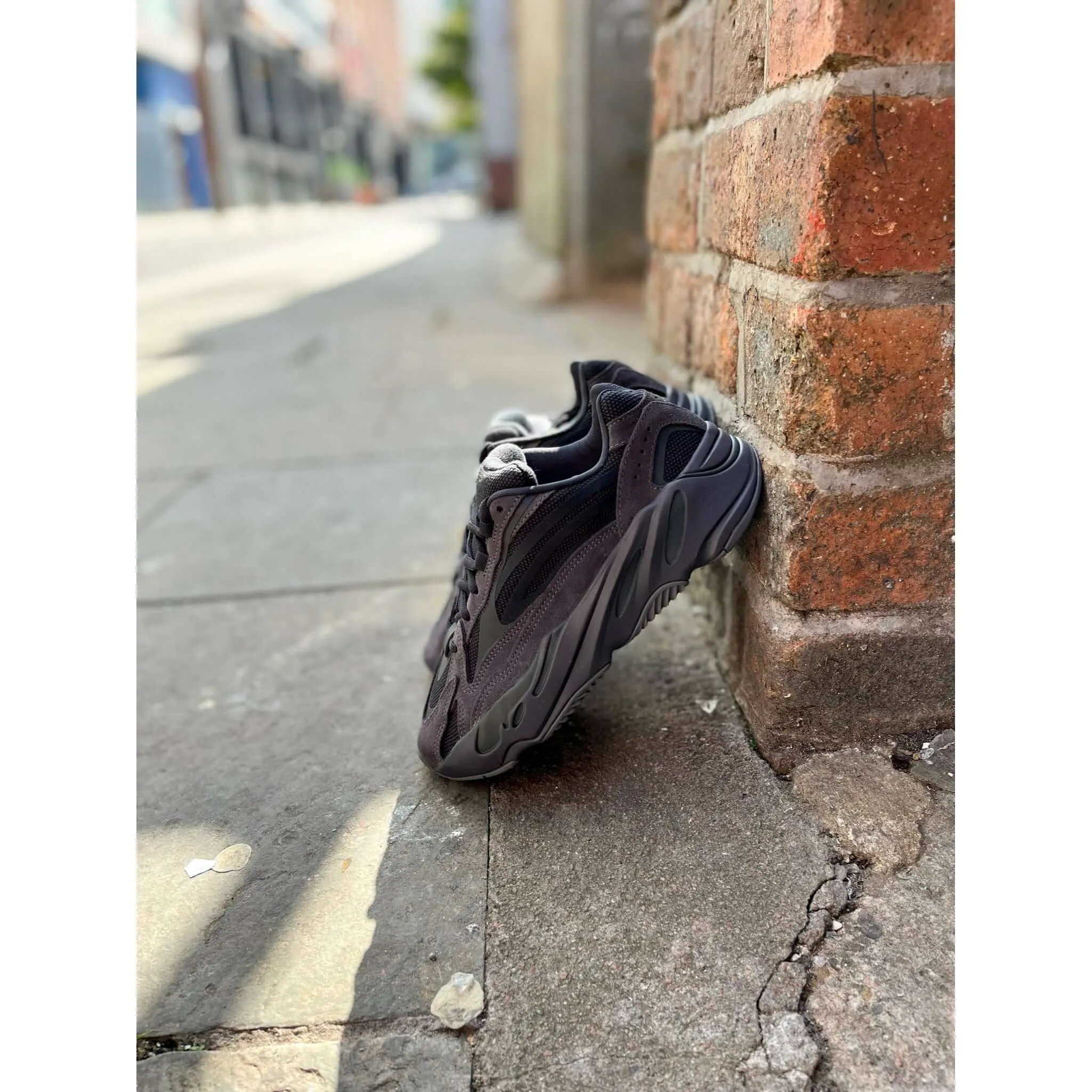 Adidas Yeezy Boost 700 V2 Vanta