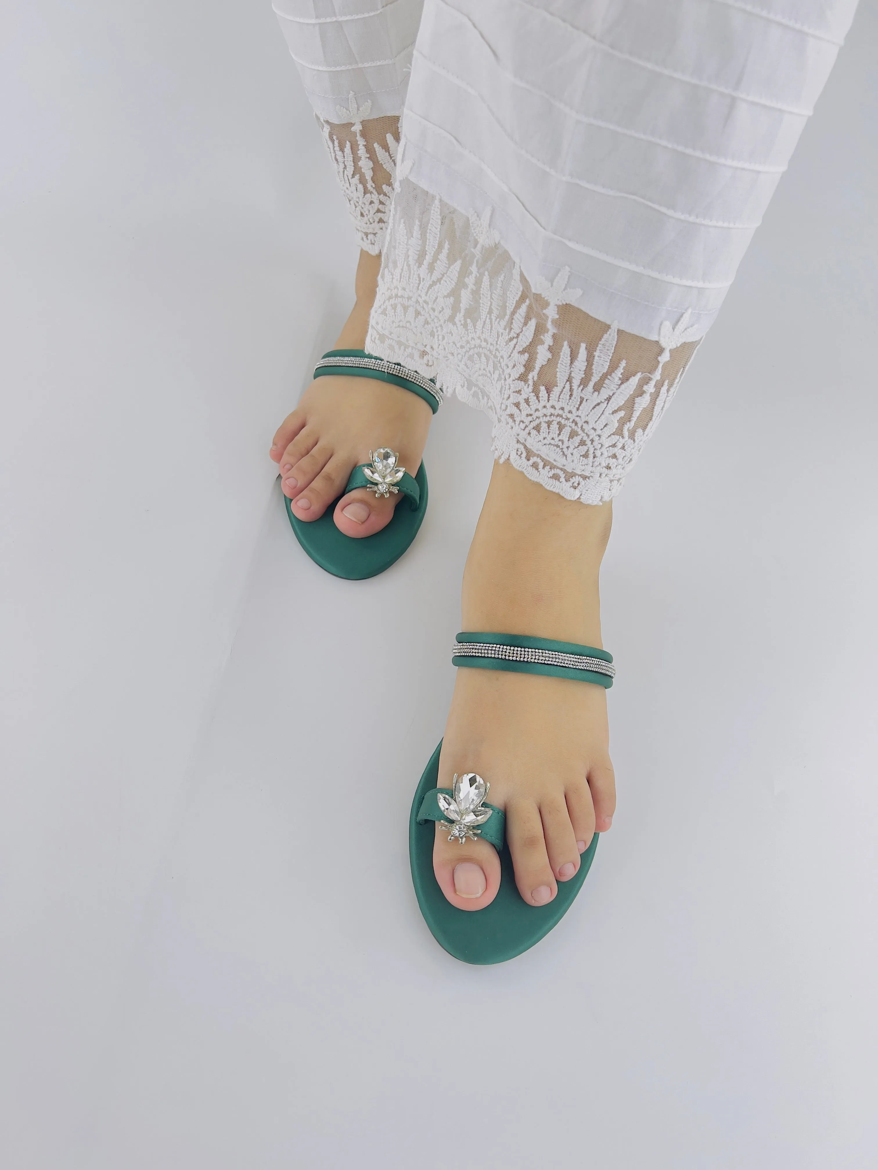 Charyl Green Toe Ring Rhinestone Bee Flats