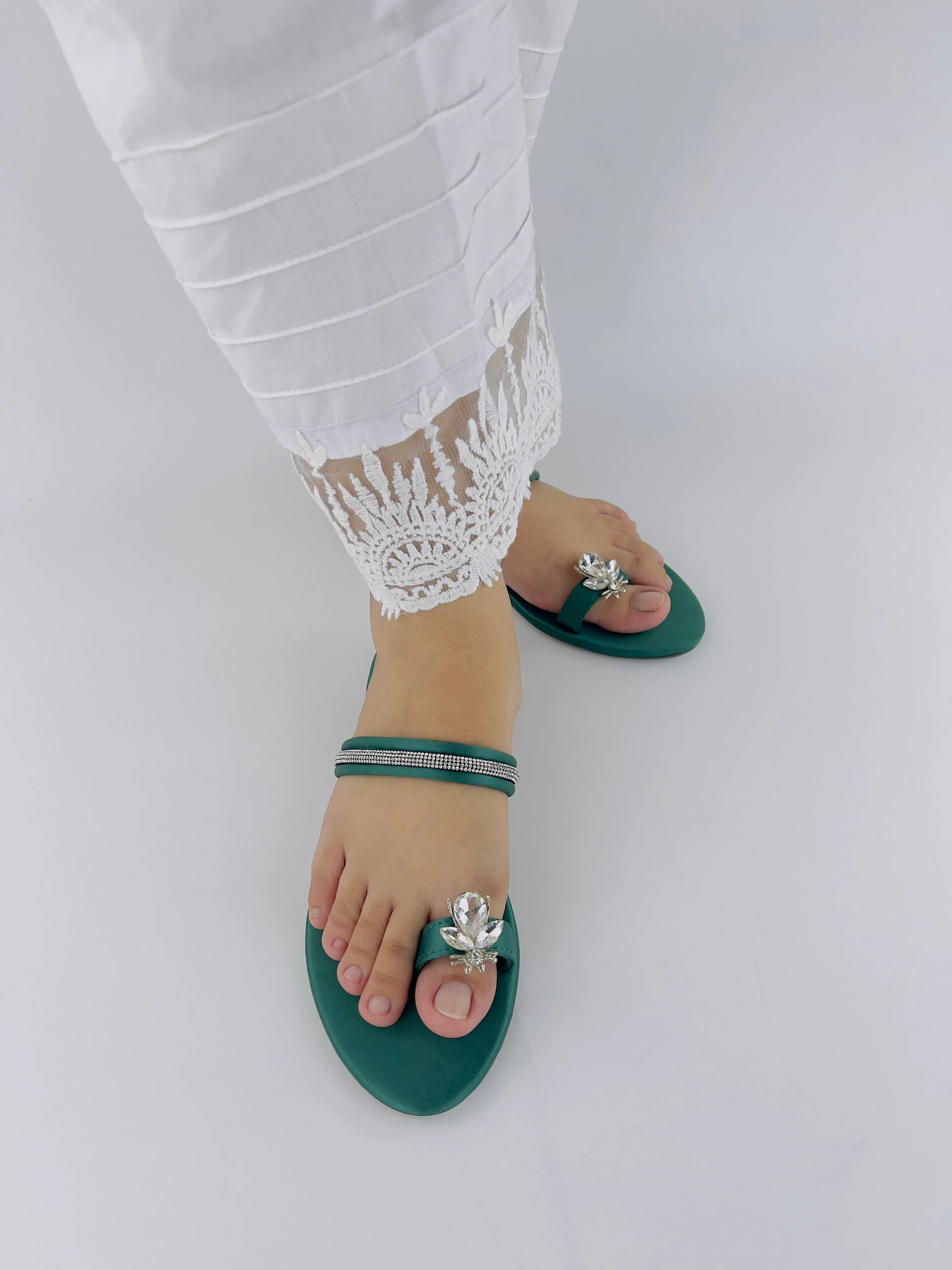 Charyl Green Toe Ring Rhinestone Bee Flats