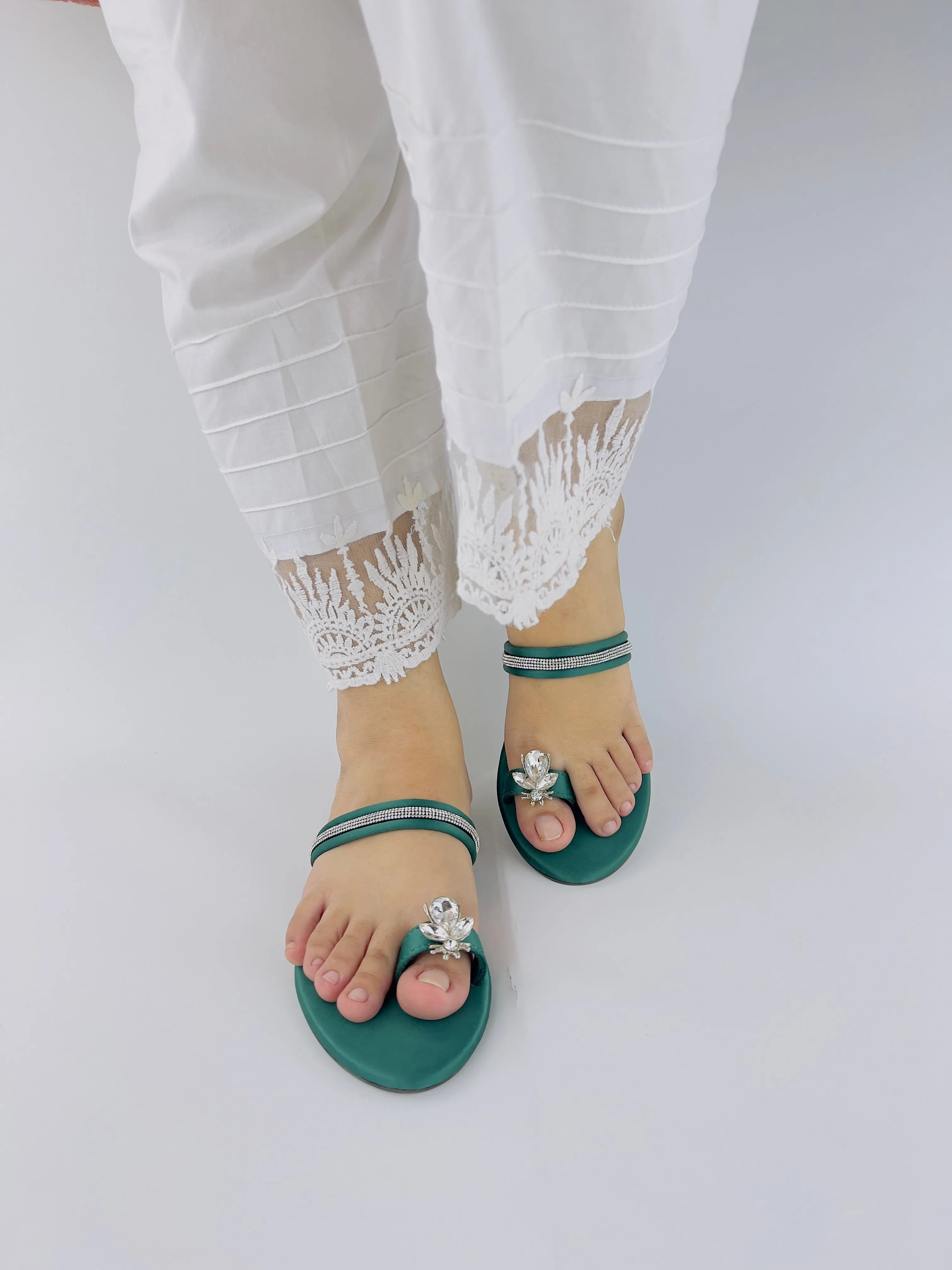 Charyl Green Toe Ring Rhinestone Bee Flats