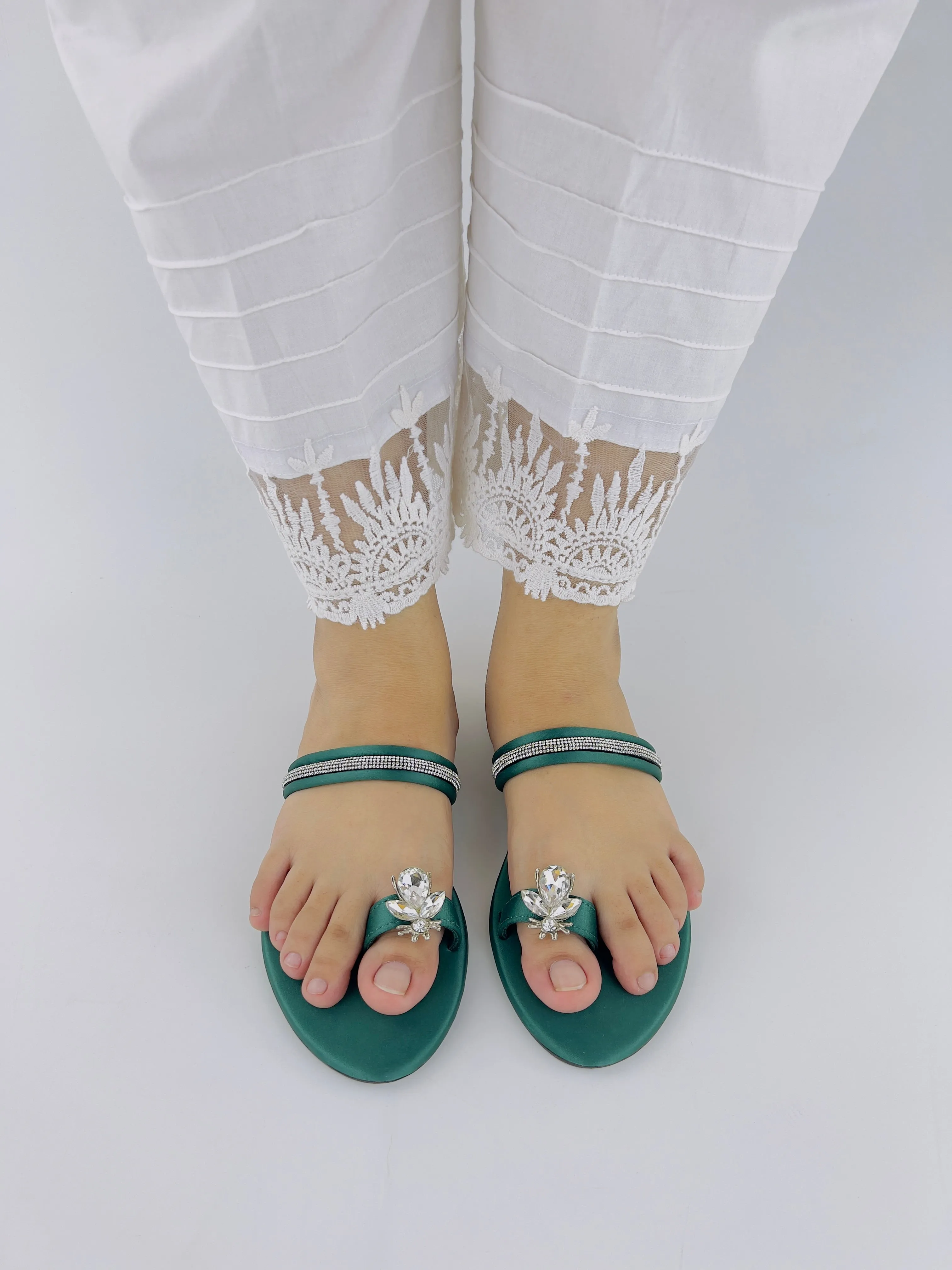 Charyl Green Toe Ring Rhinestone Bee Flats