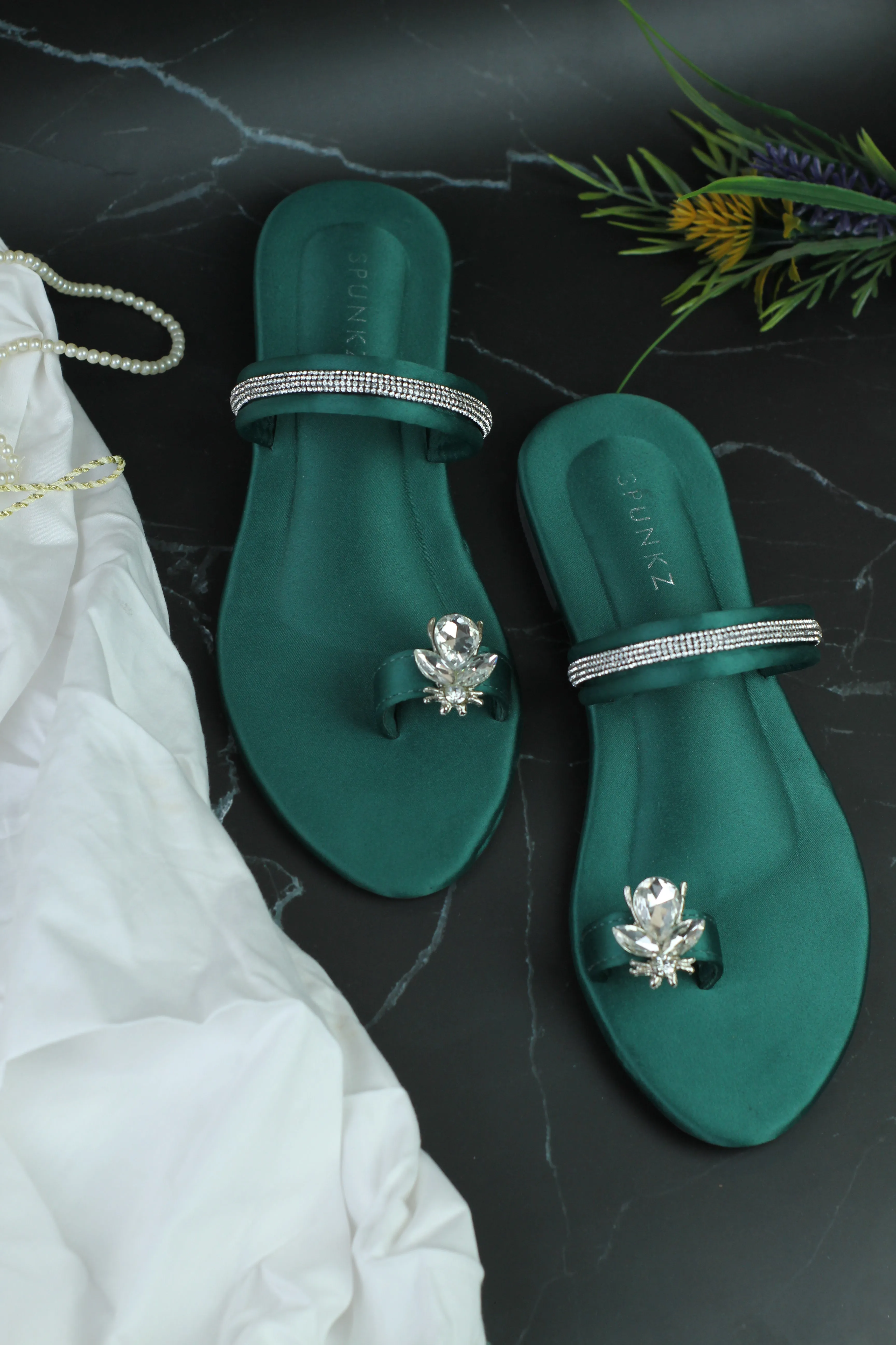 Charyl Green Toe Ring Rhinestone Bee Flats