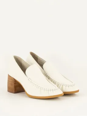 Hikari loafers in milk leather