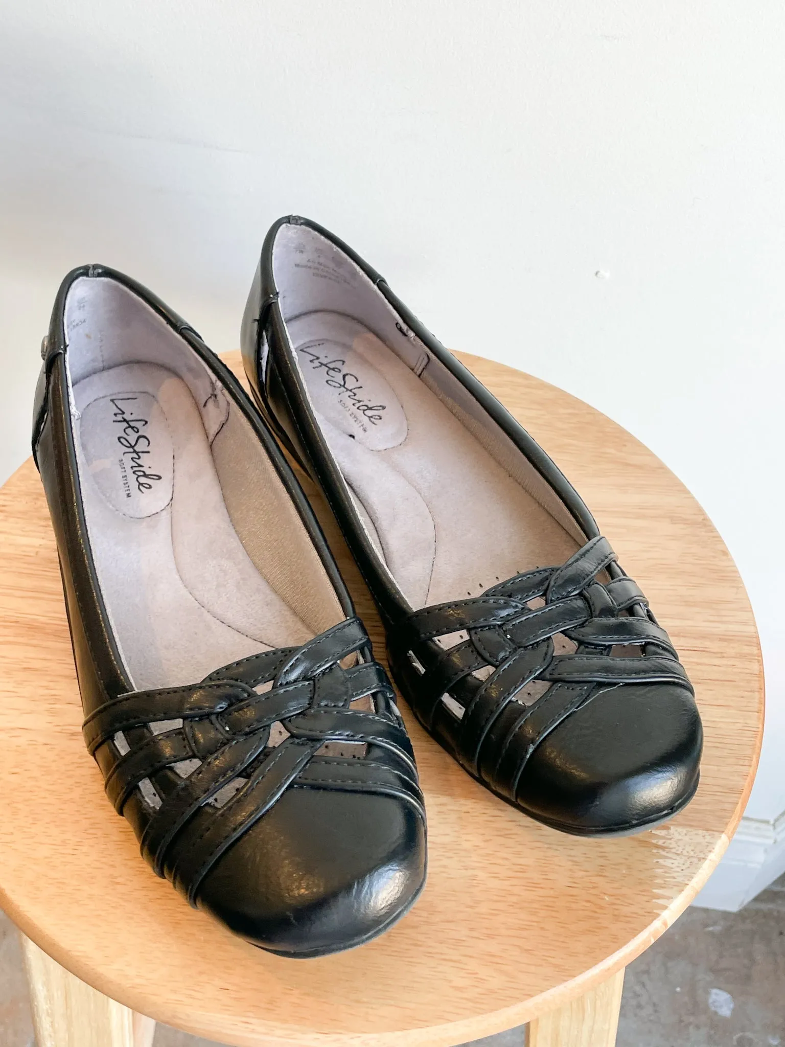 Life Stride Black Cutout Cushioned Flats - Size 7