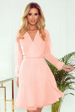 Numoco Pleated chiffon dress with neckline and long sleeves